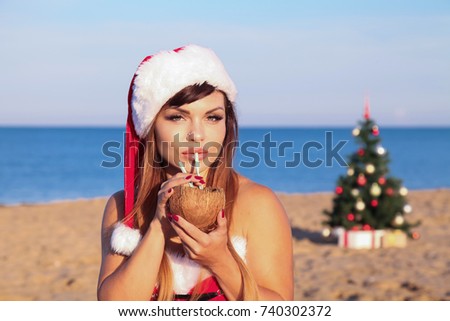 girl Christmasat a resort in the South by the sea