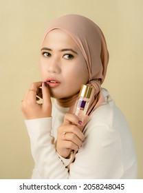 Girl with Cosmetic product photoshot