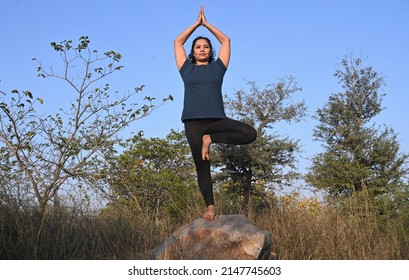 10,350 Yoga in hills Images, Stock Photos & Vectors | Shutterstock