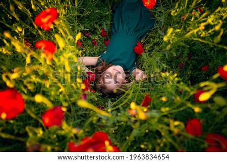 Similar – Foto Bild Porträt der realen heitere Frau mit lebendigen gefärbt rosa fuchsia Frisur. Trendy bunte Haare, stilvolle Haarschnitt