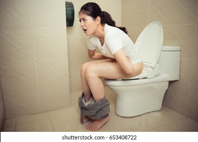 Asain Girls Pooping