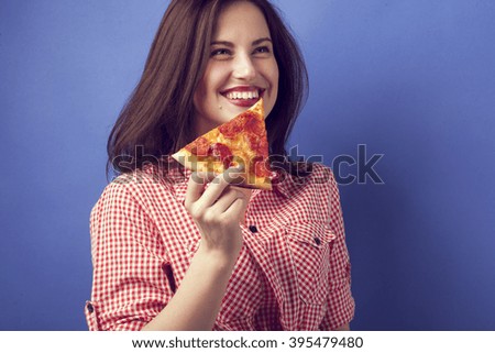 girl eating pizza
