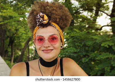  11,801 Curly hair selfie Images, Stock Photos & Vectors | Shutterstock