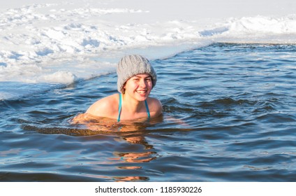 girl extreme swimming in the frost -30, winter ice-hole