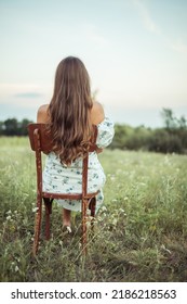 Girl In The Field,beautiful Photo Shoot Portrait