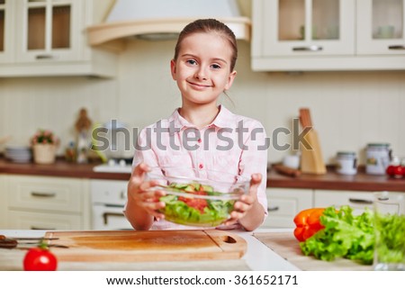 Similar – Foto Bild Kind Mädchen hilft Mama, frisches Gemüse zu kochen und zu schneiden.