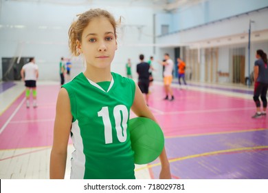teen-volleyball-locker-room-nude