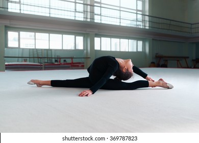 390px x 280px - Young Female Gymnast Doing Split Photos - 3,712 young female ...