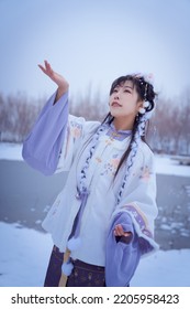 A Girl In Hanfu In The Snow