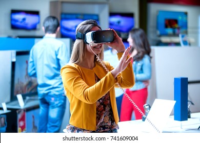 Girl Having Fun Trying New 360 Vr Headset At Tech Store