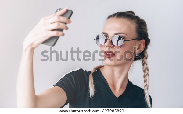 Girl hippy makes\
selfie