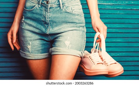 19,930 Lady holding shoes Images, Stock Photos & Vectors | Shutterstock