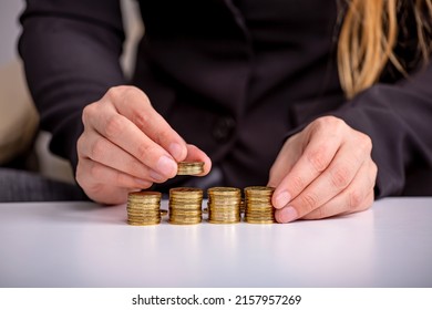 2,852 Girl counting coins Images, Stock Photos & Vectors | Shutterstock