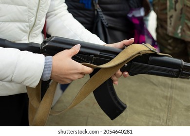 The Girl Loads A Fire-made Automatic Weapon. Lesson In Handling Weapons. Hand On The Gun. Military Training Of Women.