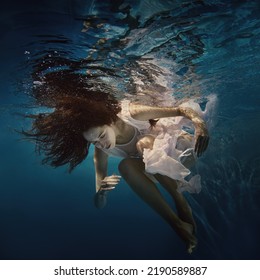 Girl Long Dark Hair Swims Underwater Stock Photo 2190589887 | Shutterstock