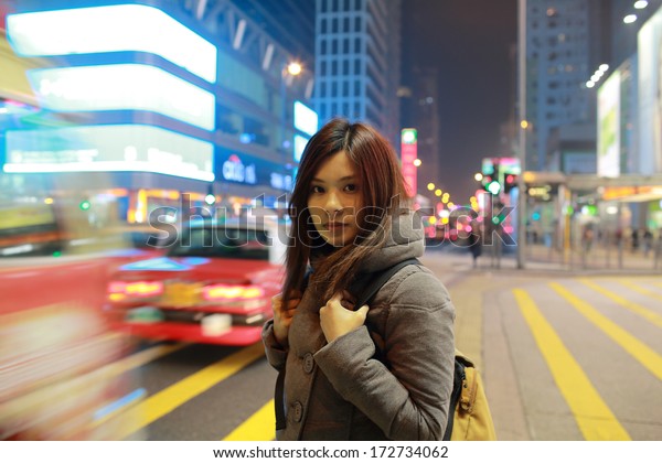 Girl lost in the big city hong kong, stand in\
middle road at the moment when\
travel