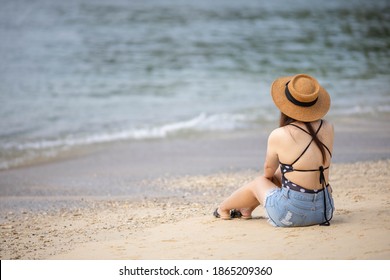 A girl on the beach in a sad mood,
The woman with the sea in the evening