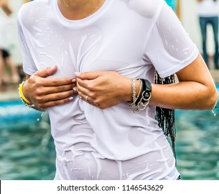 Teens In Wet T Shirt