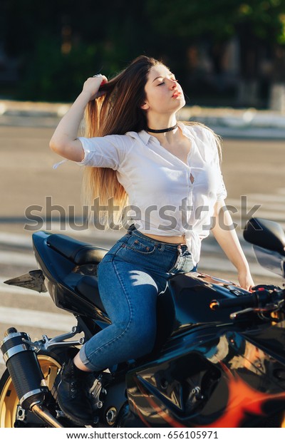 girls racing bike