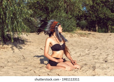 Woman Wearing Indian Headdress Images Stock Photos Vectors Shutterstock