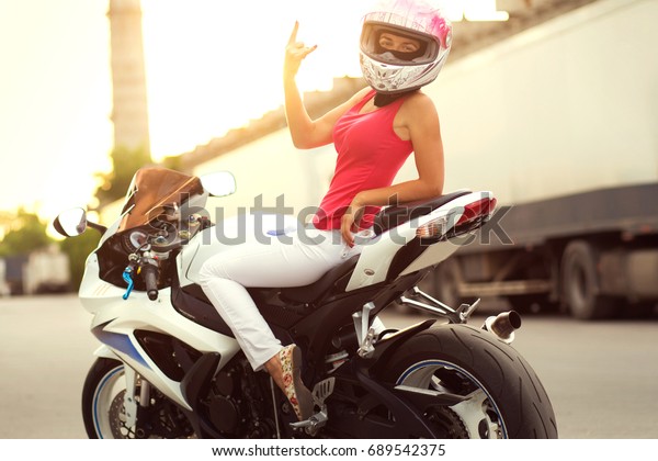girl on sportbike