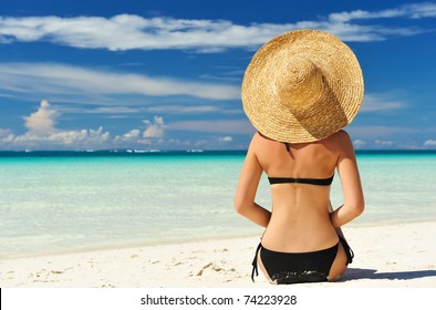 Mujer Playa Espaldas Imagenes Fotos De Stock Y Vectores