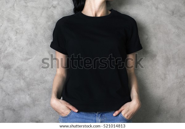 combination of black shirt with jeans