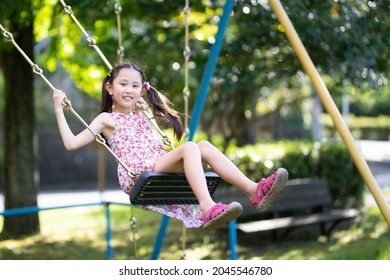 109,948 Kids on swing Images, Stock Photos & Vectors | Shutterstock