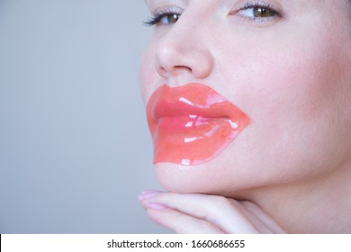 
Girl Put On A Red Lip Mask