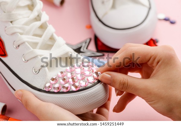 putting rhinestones on shoes