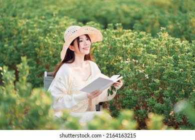The girl reads in the park