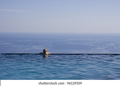 3,026 Infinity edge pool Stock Photos, Images & Photography | Shutterstock