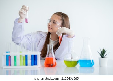 811 Girl chemist liquids mixing Images, Stock Photos & Vectors ...