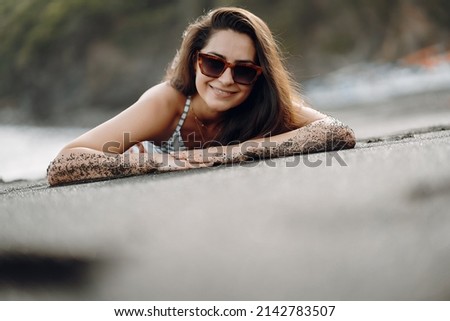 Girl in a stylish swimsuit have a rest n a beach