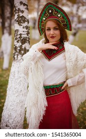 Girl Traditional Slavic Costume Stock Photo 1541365004 | Shutterstock