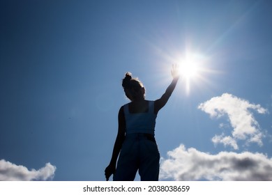 The girl tries to touch the sun from behind.
Valmiera, Latvija - 05.09.2021