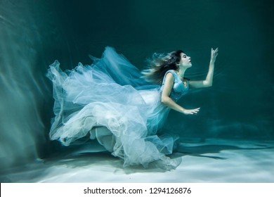 83,493 Underwater girl Images, Stock Photos & Vectors | Shutterstock