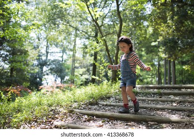 7,915 Kids Walking Hill Images, Stock Photos & Vectors | Shutterstock