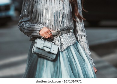 Girl wearin a fancy street style outfit - StreetStyleFW2020