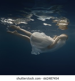 6,899 Girl dress underwater Images, Stock Photos & Vectors | Shutterstock