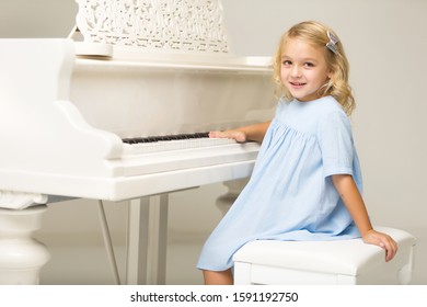 Little Cute Girl Pink Leotard Sitting Stock Photo 382972168 | Shutterstock