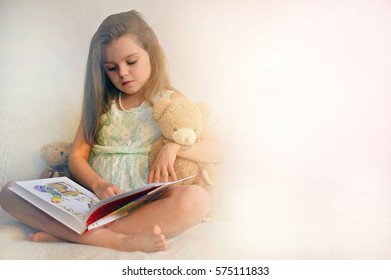 LITTLE GIRL read Book near DOLLS and TOYS Teddy Bear Lamp Russian New Postcard 