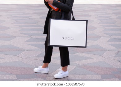 halvkugle Mening skak Gucci Shop Images, Stock Photos & Vectors | Shutterstock