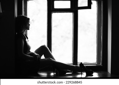 440,929 Beautiful Girl By Window Images, Stock Photos & Vectors 