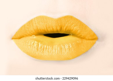 yellow lipstick looks