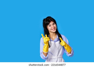 Girl In Yellow Rubber Gloves Pointing Fingers Aside At Copyspace