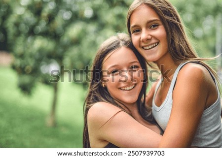 Similar – Glückliche Frauen, die den Naturhintergrund annehmen und genießen.