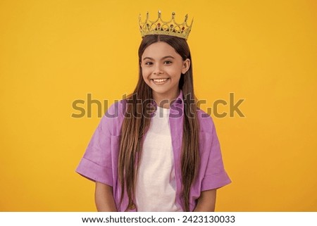 girlish look. teen girl look girlish in the crown. princess crown fashion. teen girl winner of girlish crown. girl wearing a crown. girl shining in her regal tiara