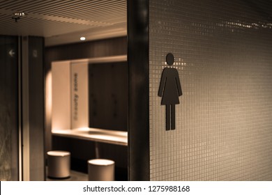 4,057 Shopping mall toilet Images, Stock Photos & Vectors | Shutterstock