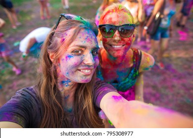 Girls Celebrate Holi Festival, Make Selfie